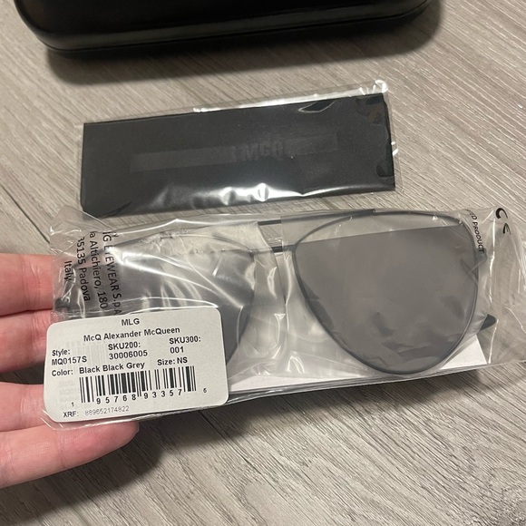 🆕 McQ Alexander McQueen Black & Gray Core Aviator Sunglasses UV 61mm Lens - Picture 5 of 6